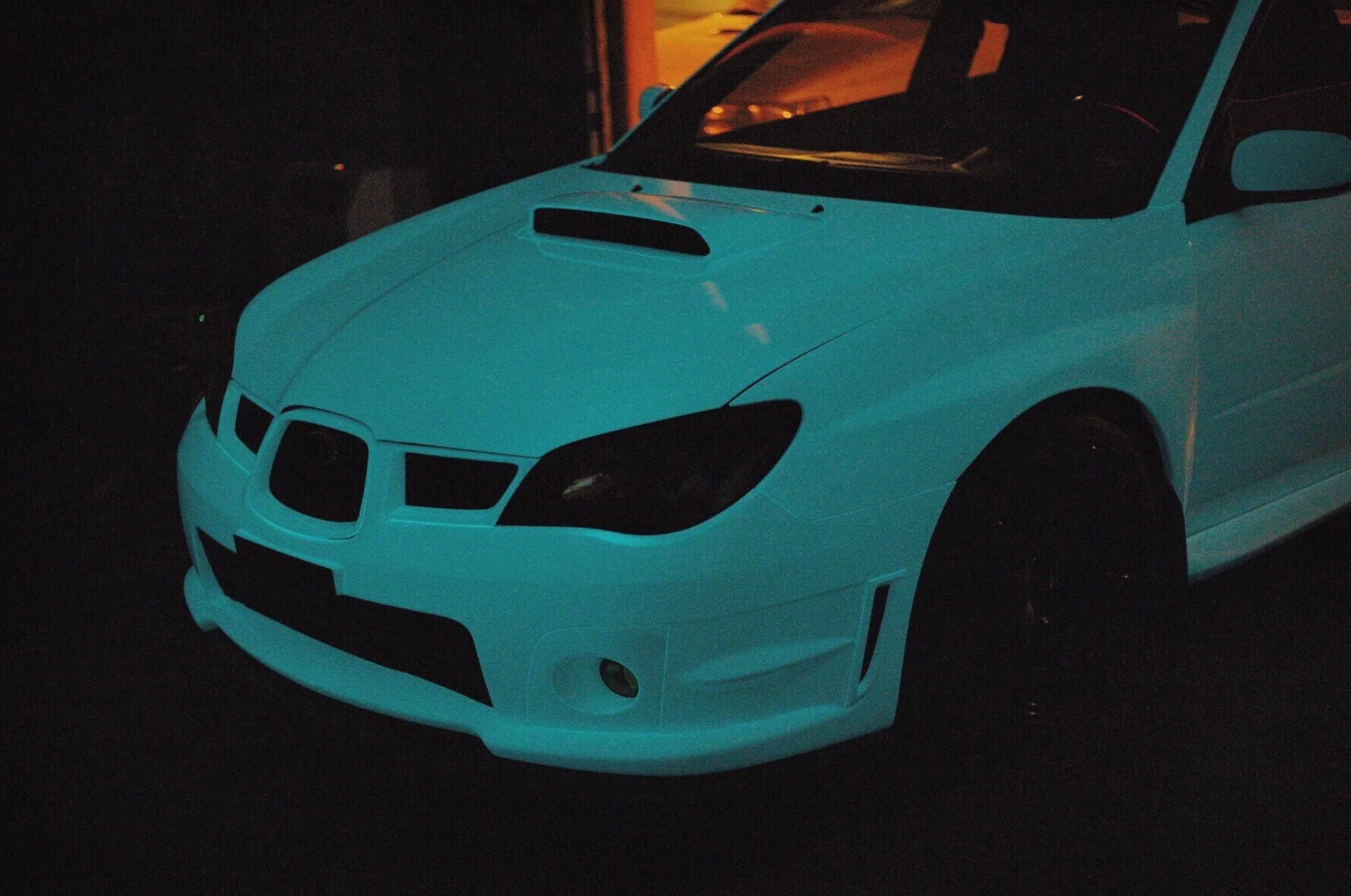 Glow In The Dark: Blue Glow - Image 3